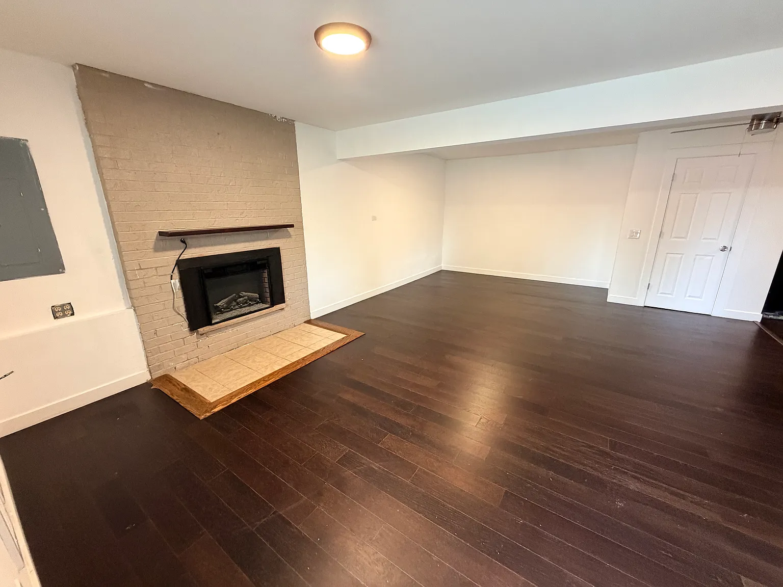 3 bed, 1220 sqft, $2,995 — Photo 2