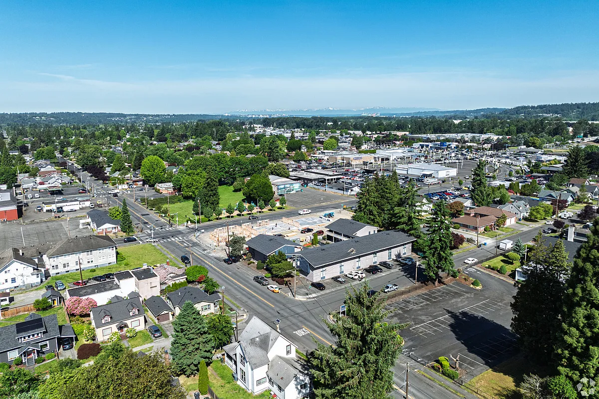 Building Photo - 219 5th Ave NE