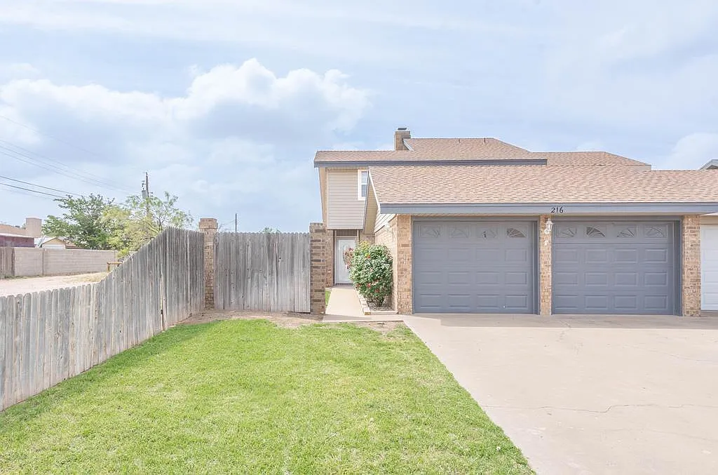 3 bed, 3.0 bath, 1602 sqft, $2,400 — Photo 1