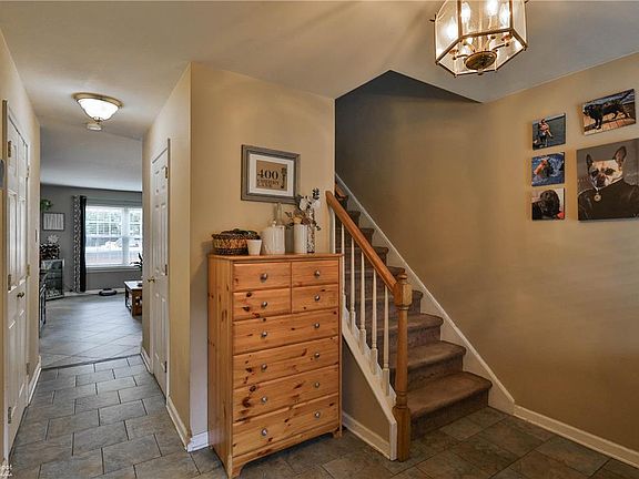 5th image of 400 Cherry Ln