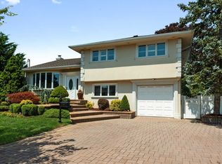 2525 Randy Ln, Bellmore, NY 11710