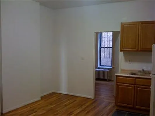 Rented by Adina Realty | media 27