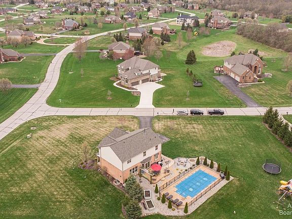 3rd image of 9046 Gooding Dr