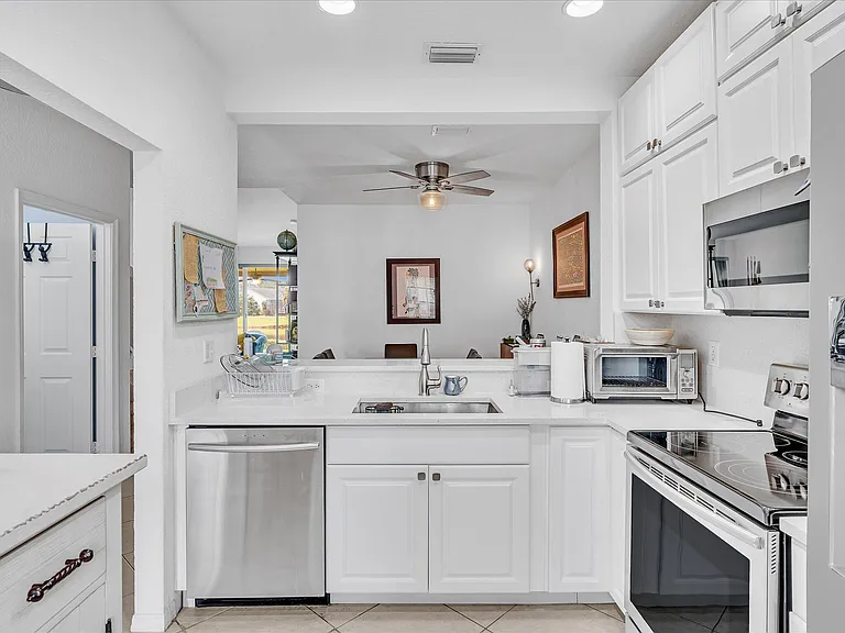 6396 Park Lake Cir — Photo 3