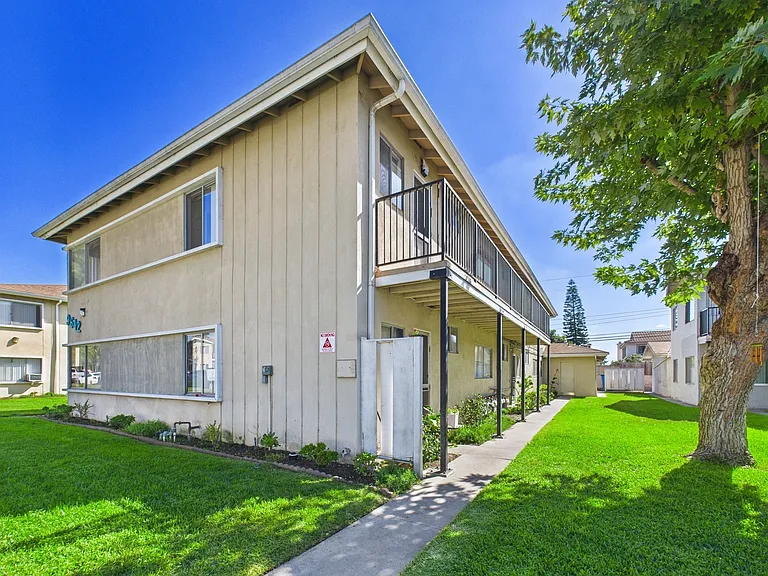 9682 Alwood Ave — Photo 19