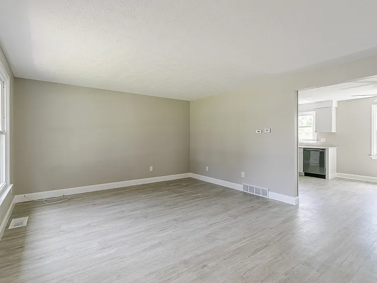 1736 Elmwood Cir — Photo 15