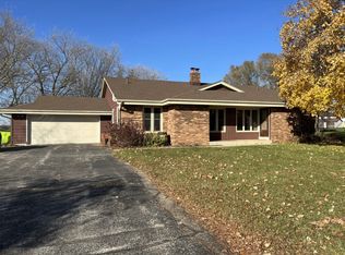 857 S Imperial Dr, Hartland, WI 53029