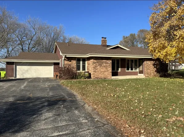 857 S Imperial Dr, Hartland, WI 53029