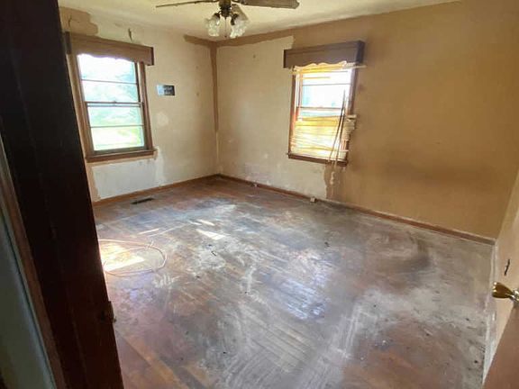 3rd image of 1314 Raydine Ln
