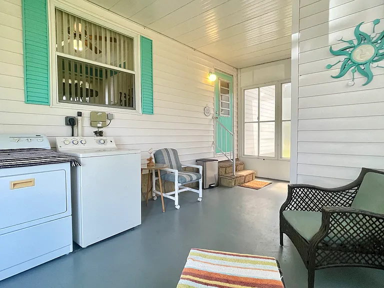 1016 Nell Way — Photo 34