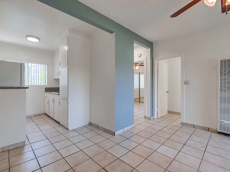 2425-2431 S Ridgeley Dr — Photo 25