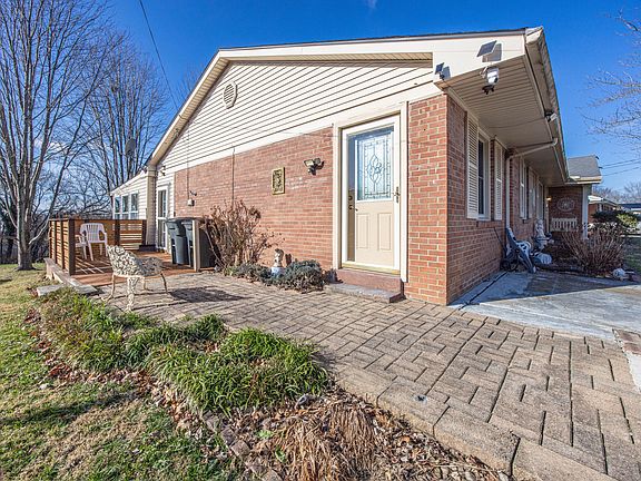 5th image of 308 Kennedy Hts