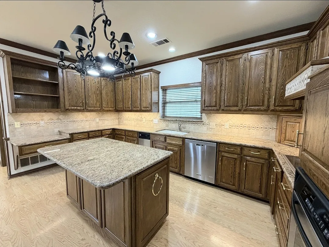 4 bed, 2.5 bath, 2451 sqft, $3,250 — Photo 2