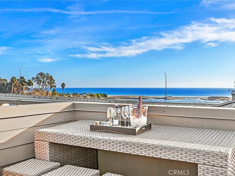 1309 Doheny Way — Photo 1