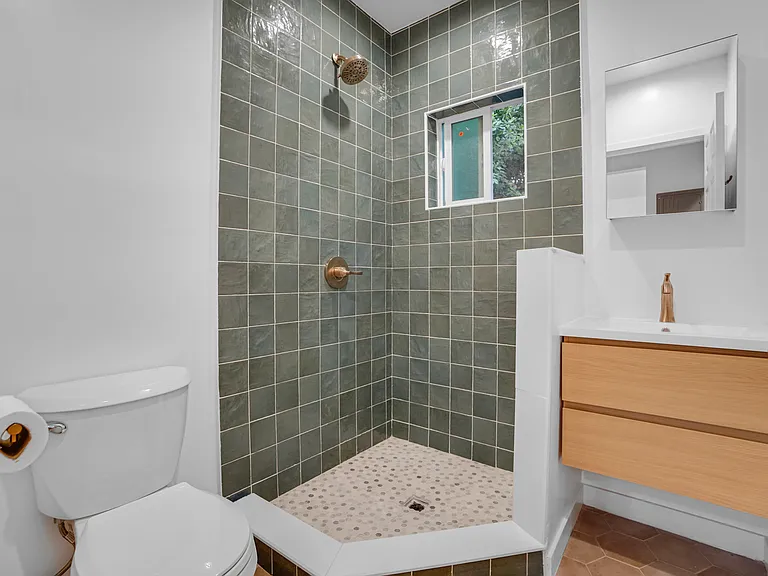 1914 Echo Park Ave — Photo 8