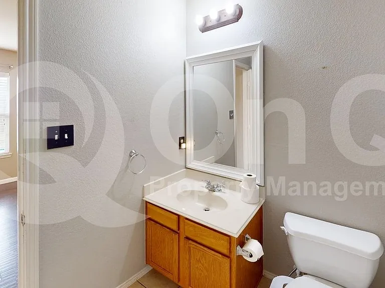 476 Eisenhower Ln — Photo 16