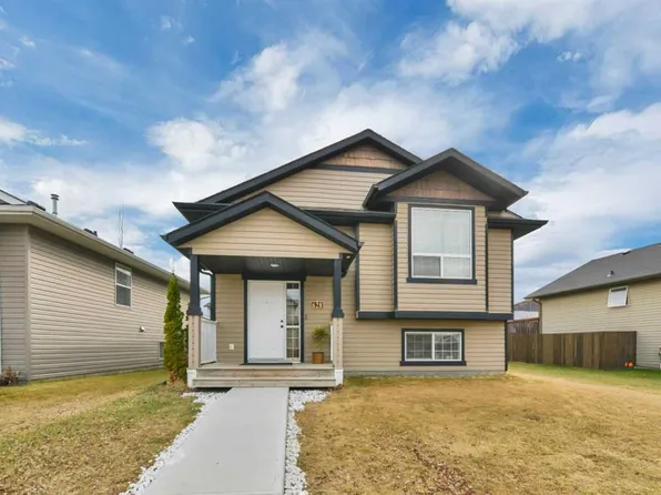 628 NE Lancaster Dr, Red Deer, AB T4R 0H1