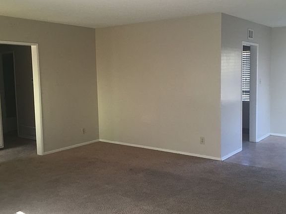 3rd image of 16709 E Clovermead St