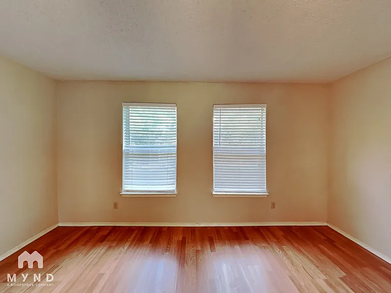 3205 Meadowview Dr — Photo 12