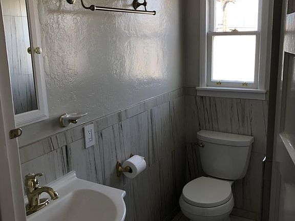 3rd image of 1335 Mariposa St APT 9