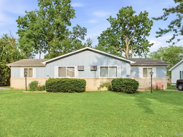 625 S 11th St, Saint Clair, MI 48079