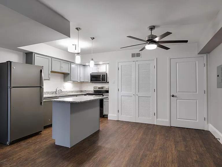 631 Broadmoor Dr — Photo 1