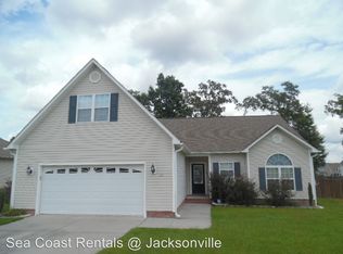 111 River Bluff Dr, Jacksonville, NC 28540