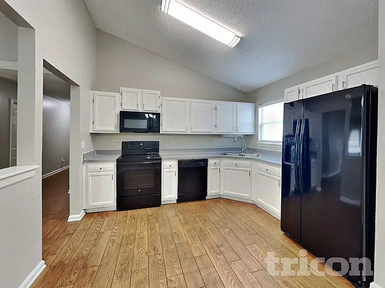 3099 Wavering Ln — Photo 5