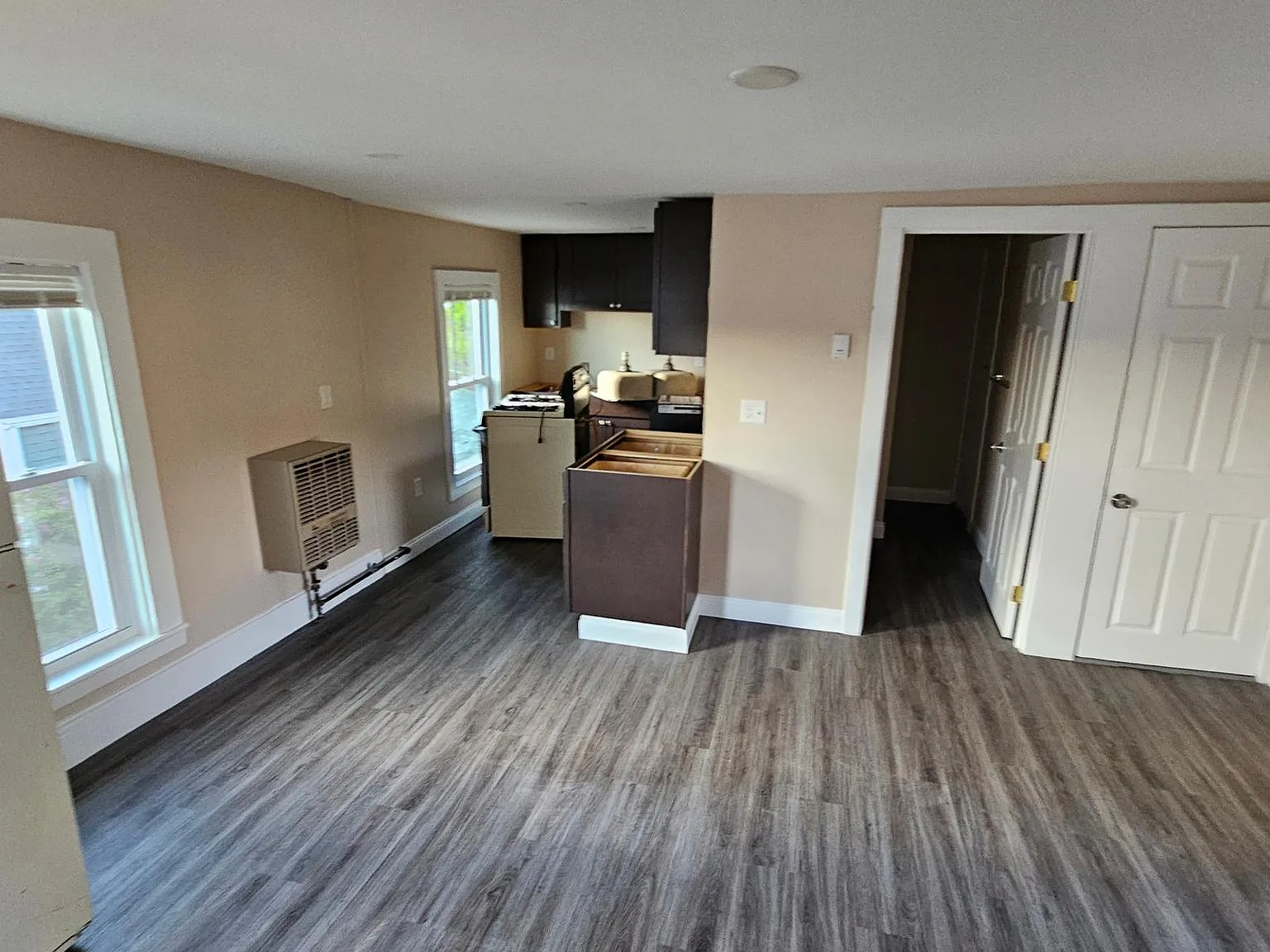 2 bed, 950 sqft, $1,945 — Photo 3