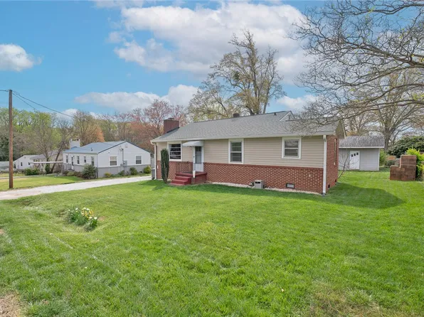 12 N Acres Dr, Greenville, SC 29609