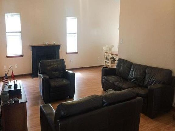 3rd image of 204 Redberry Dr