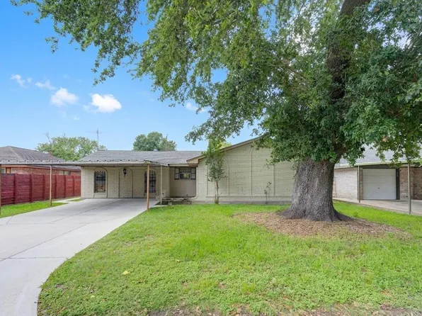 526 Hidden Valley Dr, Houston, TX 77037