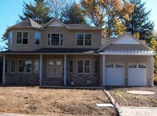 20 Arbor Rd, Roslyn Heights, NY 11577