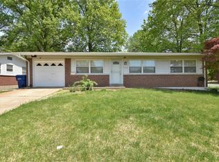 1300 Arlington Dr, Florissant, MO 63033