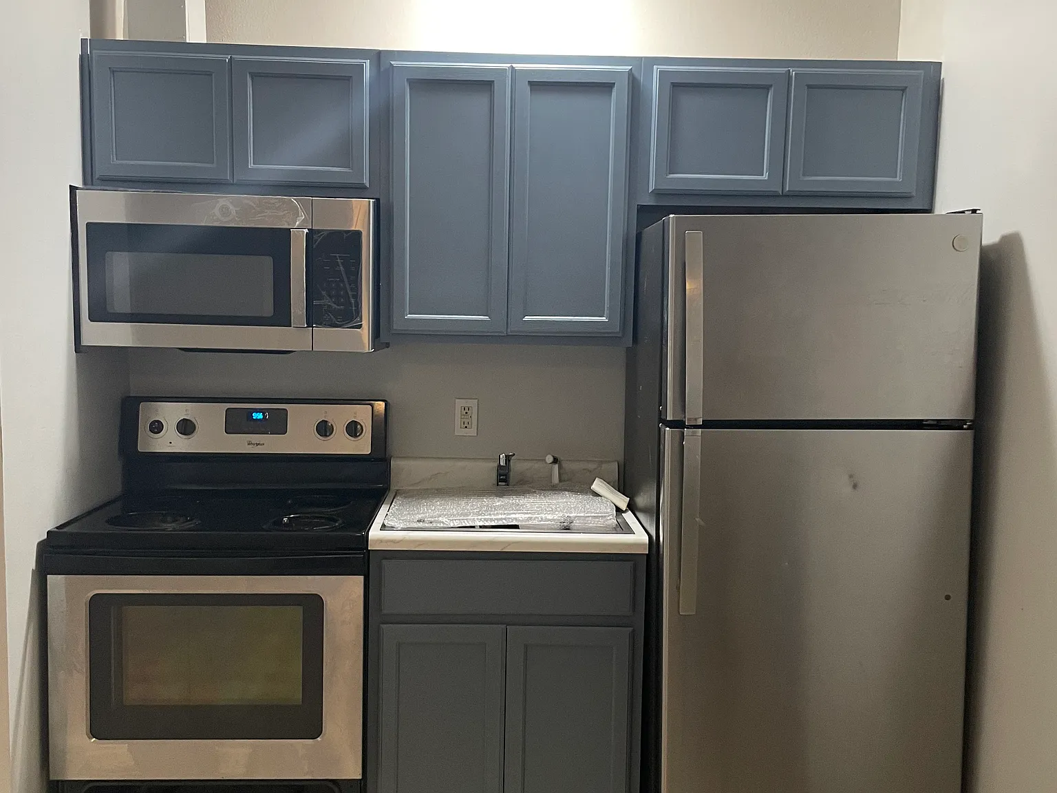 Studio, 300 sqft, $1,025 — Photo 1
