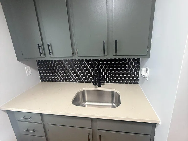 713 N 16th St #3 — Photo 2