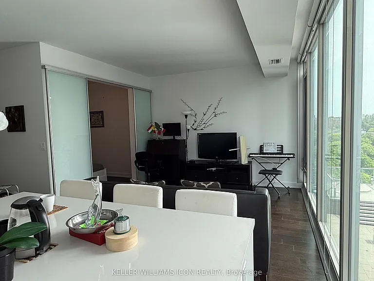 111 Champagne Ave S #511 — Photo 16