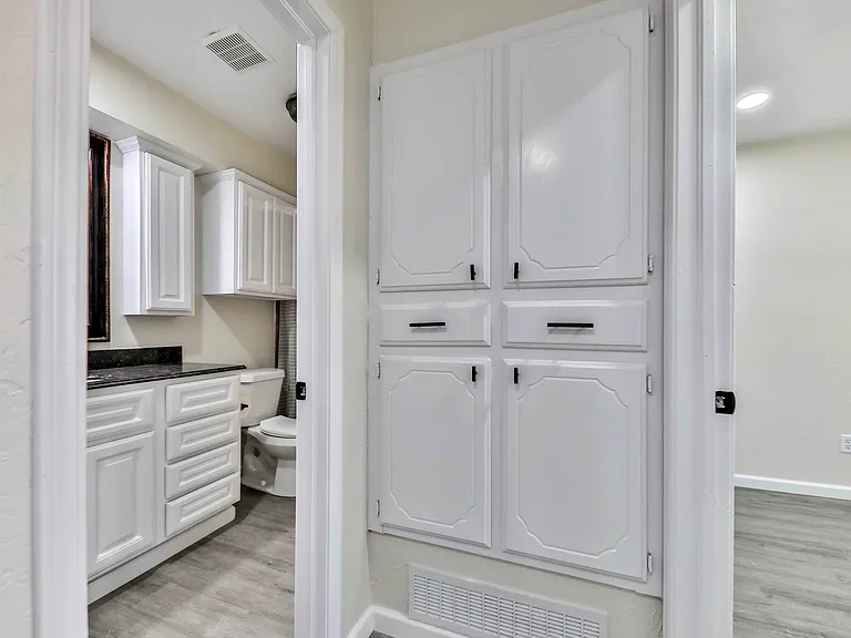 512 N Morgan Dr — Photo 2