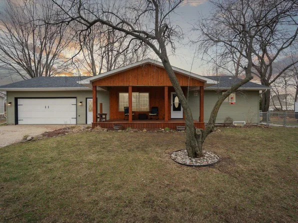 739 Gasper St, Chesaning, MI 48616