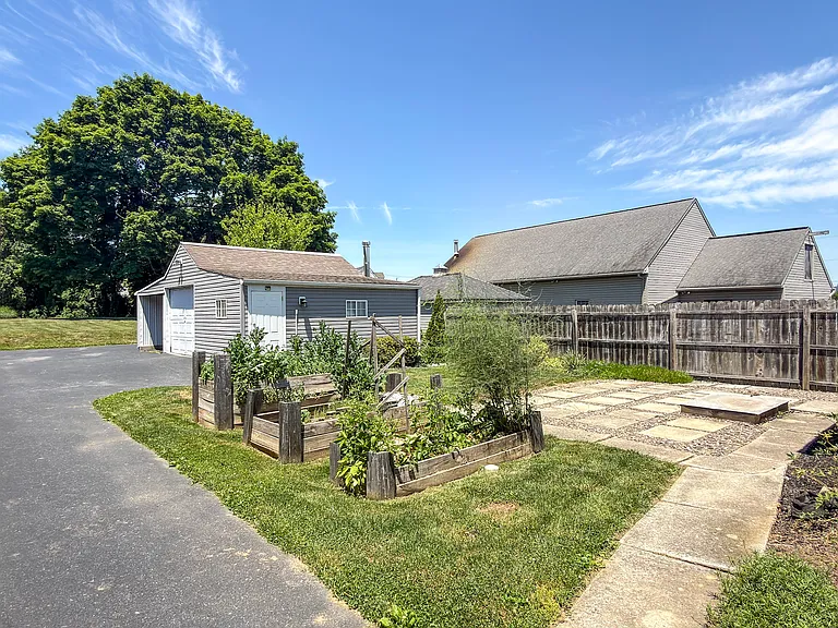 247 S Reamstown Rd — Photo 29