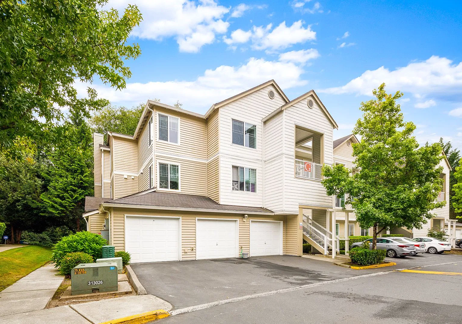 Spacious 3BD 2BA Top Floor Condominium with Vaulted Ceilings & Private Balcony - Must See! — Photo 1