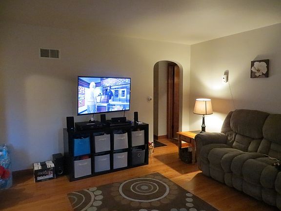 3rd image of 9152 Sproat Ave