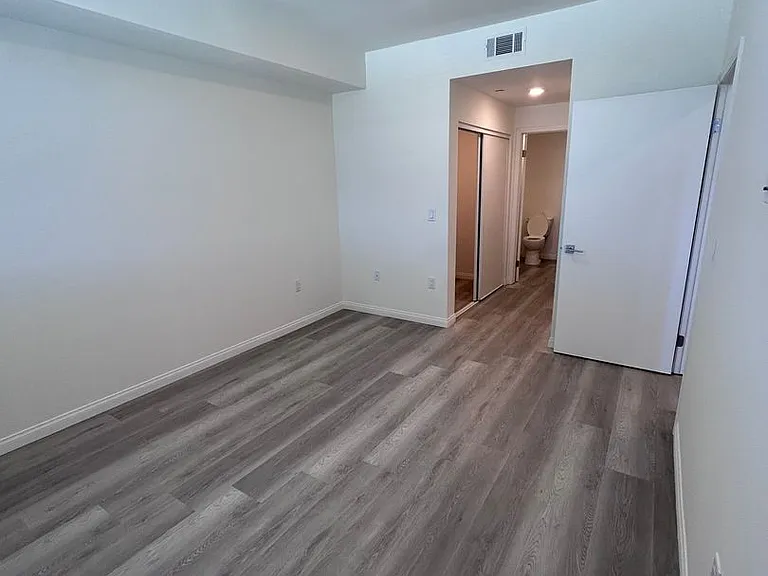 V on Victory Apartments — Photo 8