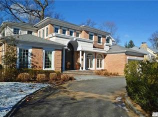 79 Maple Dr, Great Neck, NY 11021