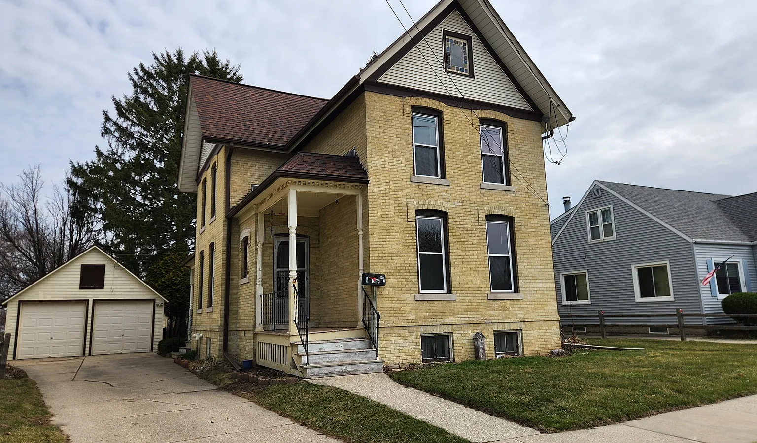 1002 E Main Street — Photo 1