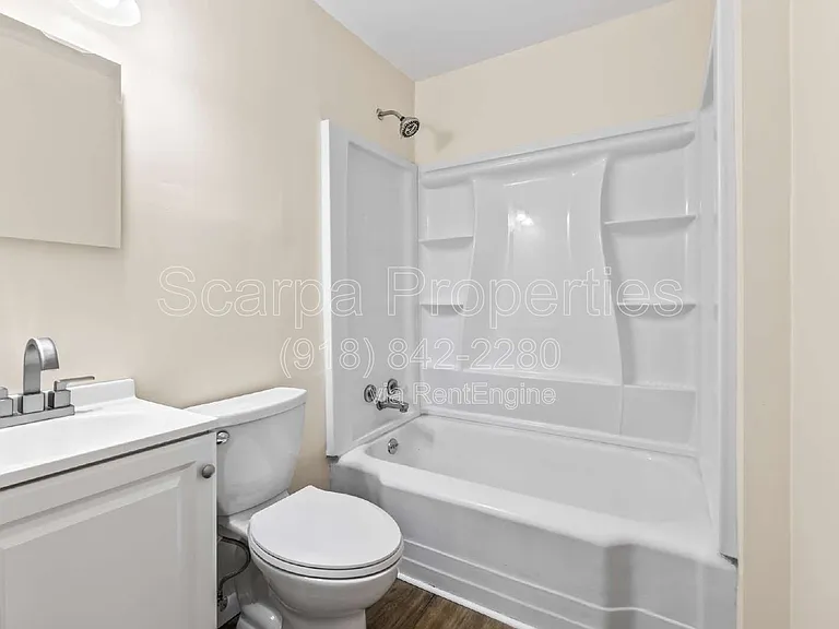 921 W Midway St — Photo 16