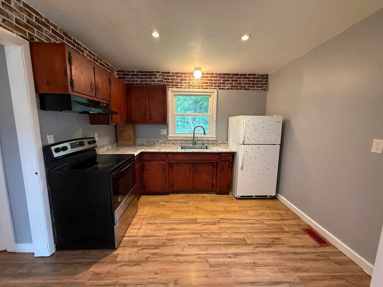 2 bed, 750 sqft, $1,700 — Photo 3