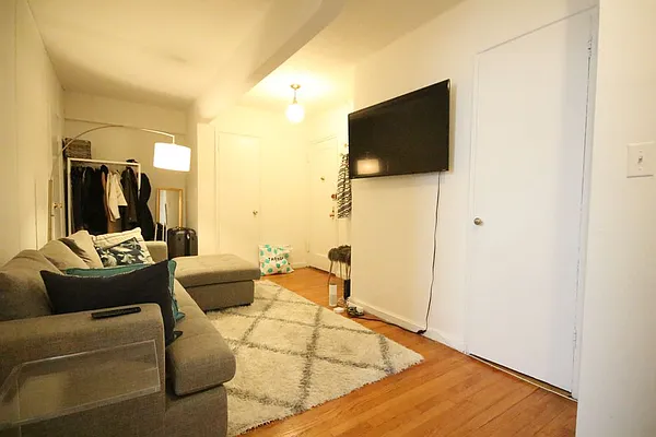 Rented by Dynamik Realty | media 2
