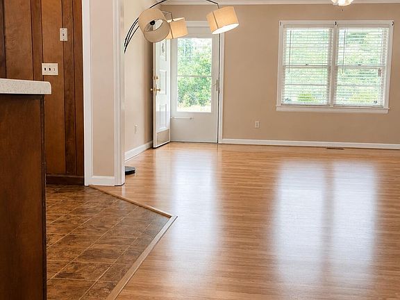 4th image of 1247 Peurifoy Rd