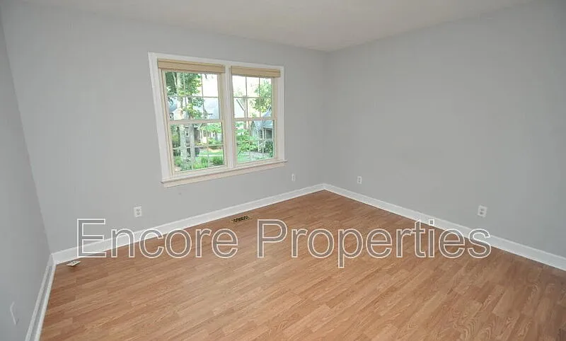 3 bed, 3.0 bath, 1980 sqft, $2,600 — Photo 4